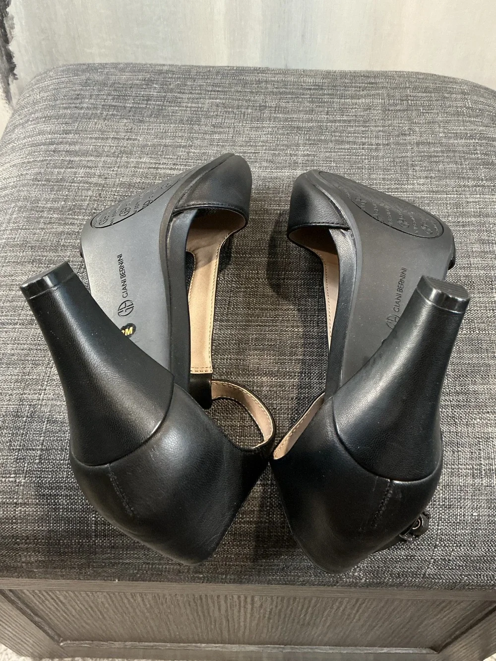 NEW Giani Bernini Claraal Leather T-Strap Sandals Black Heel Size 8M NIB